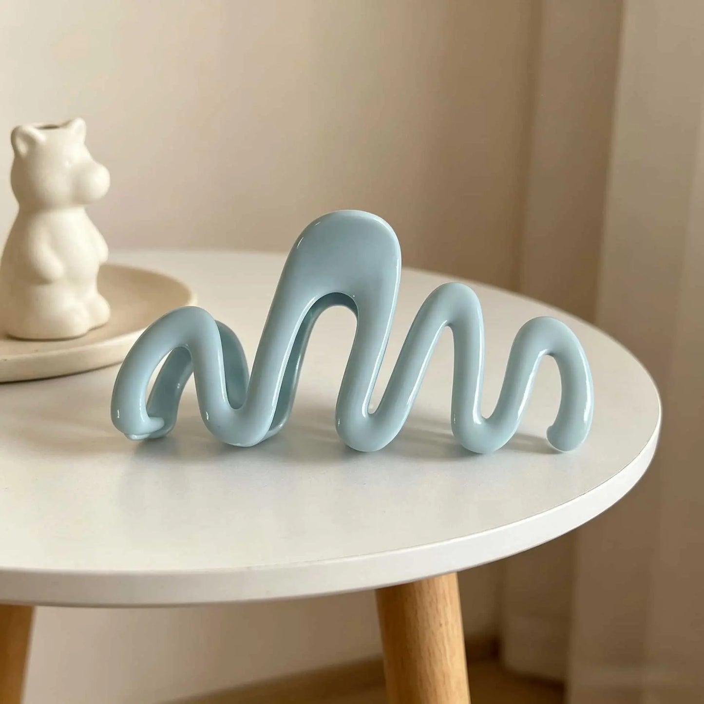 Sculptural "M" Wave Claw