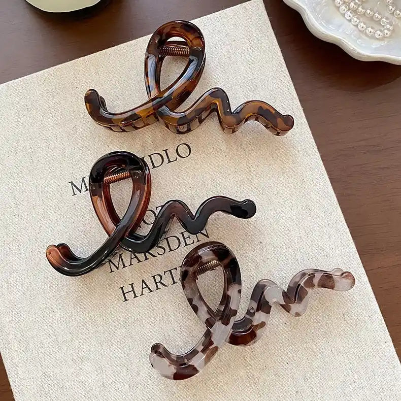 Ribbon Wave Claw