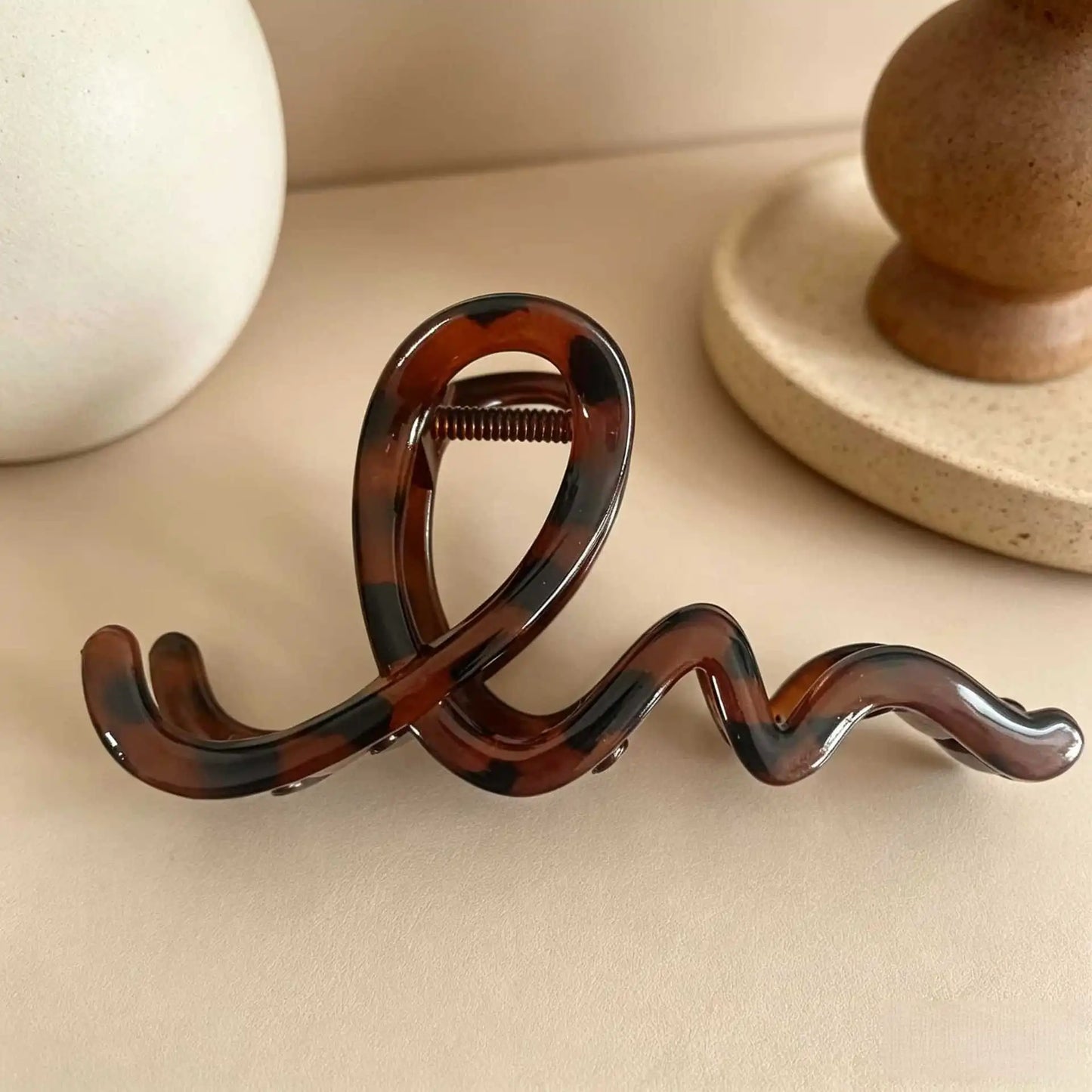 Ribbon Wave Claw