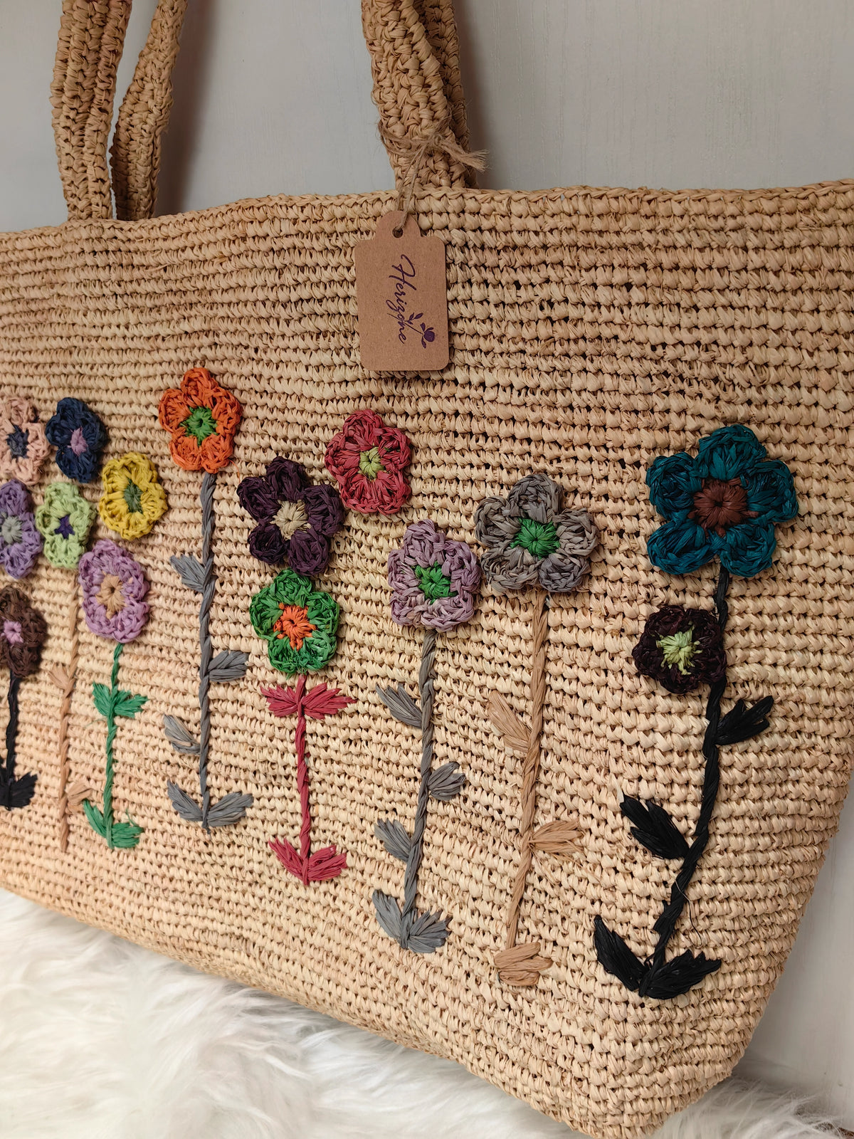 Cabas en raphia à broderies florales fait main