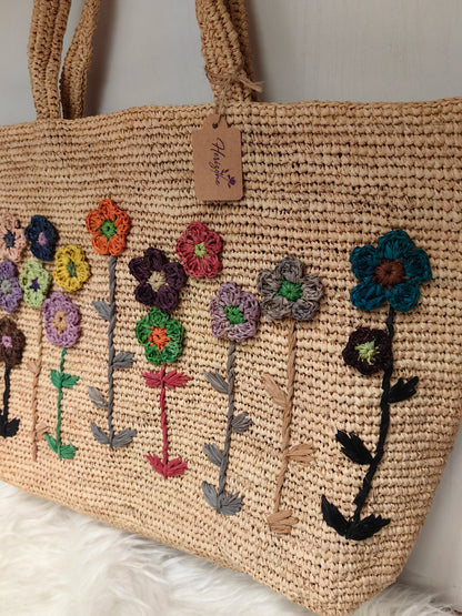 Cabas en raphia à broderies florales fait main