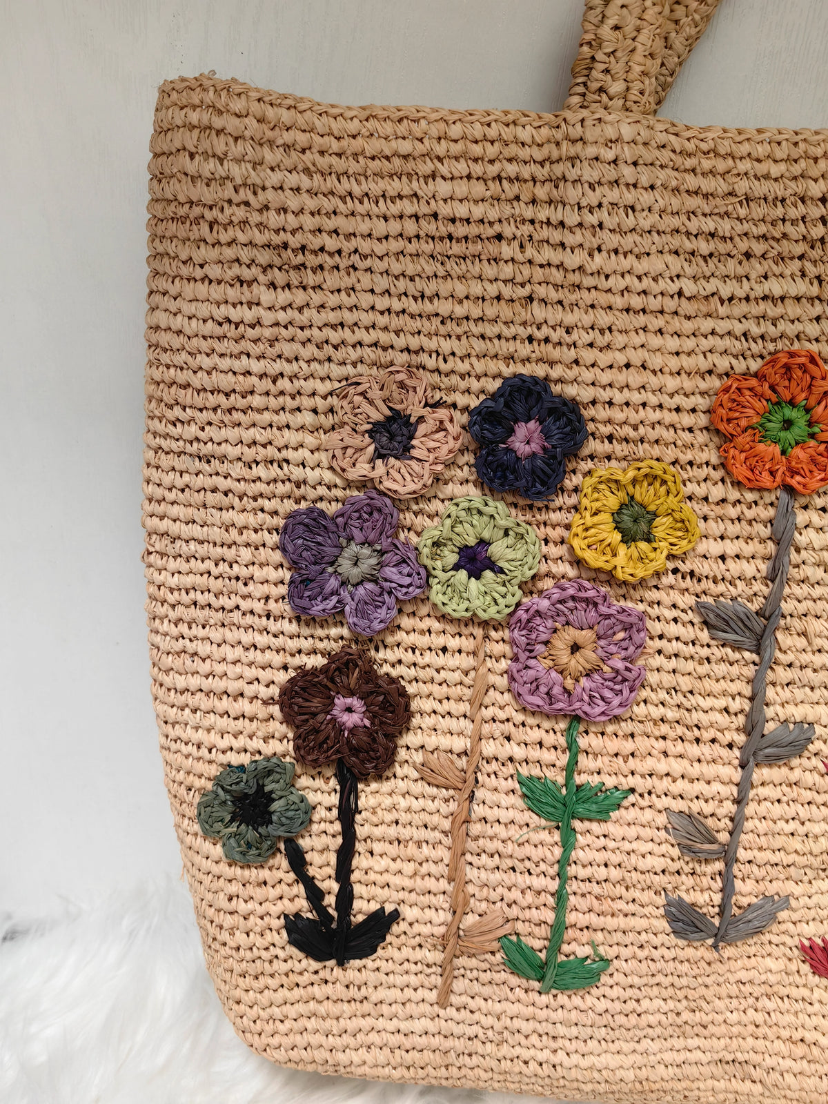 Cabas en raphia à broderies florales fait main