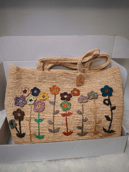 Cabas en raphia à broderies florales fait main