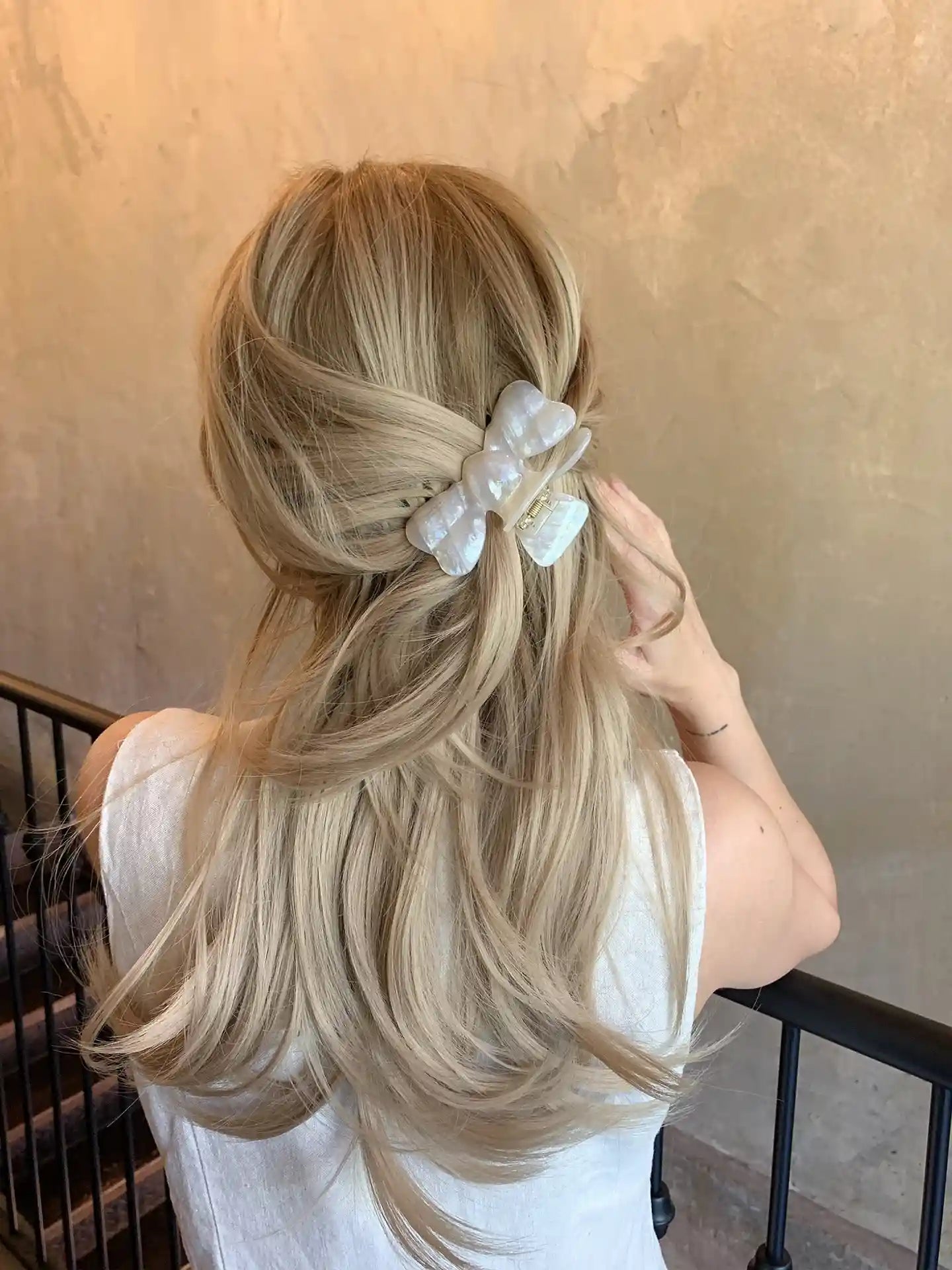 The Jolie Plump Bow Claw