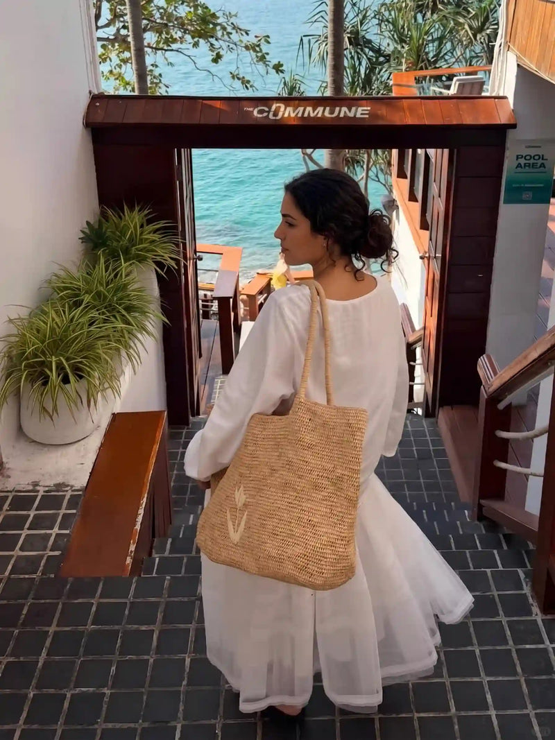 product:tulip-raffia-tote