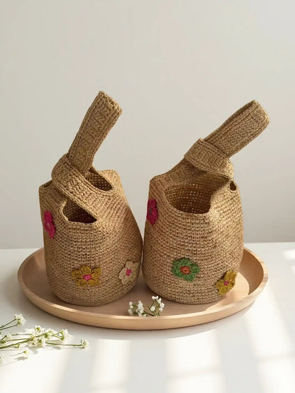 Raffia-Beuteltasche mit Blumenmuster